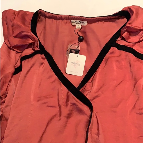 FOR LOVE AND LEMONS SATIN ROBE WITH ALLOVER BLACK VELVET TRIM SIZE S - Picture 7 of 8